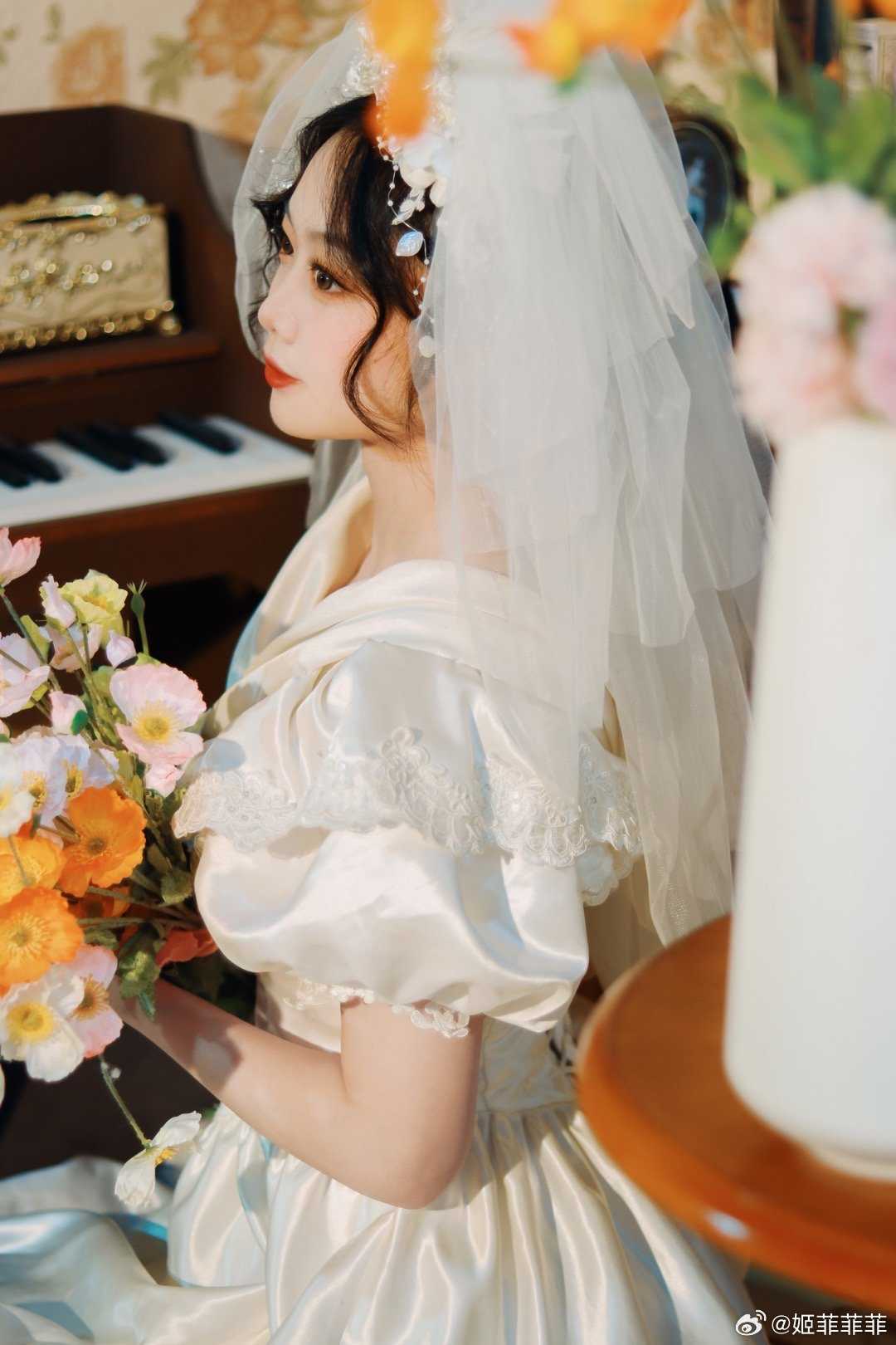 你出现在我诗中的每一页。@姬菲菲菲