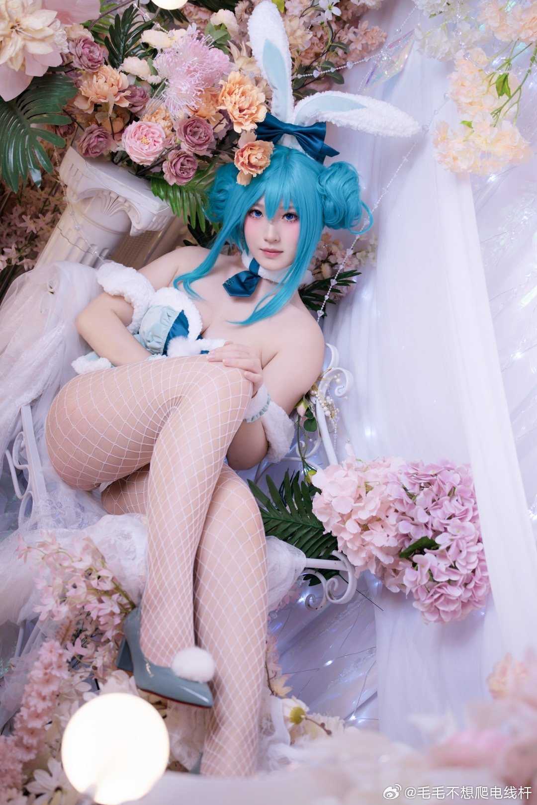cosplayMIKU来看看初音兔兔吧！@毛毛不想爬电线杆