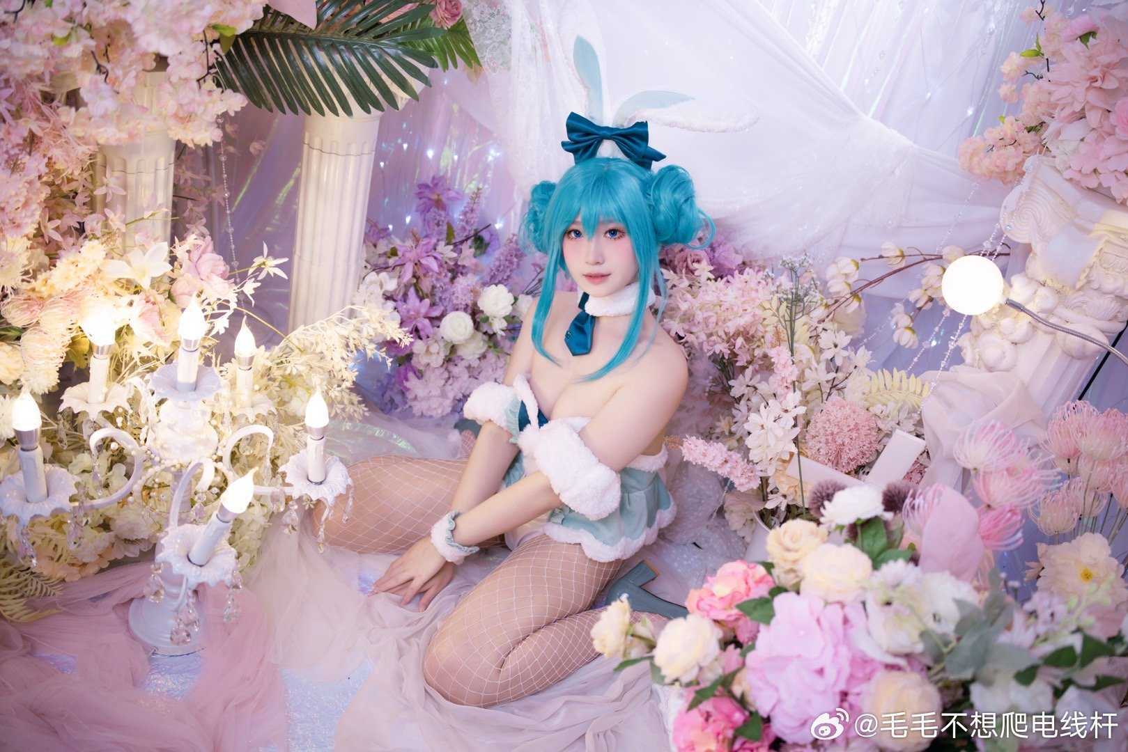 cosplayMIKU来看看初音兔兔吧！@毛毛不想爬电线杆
