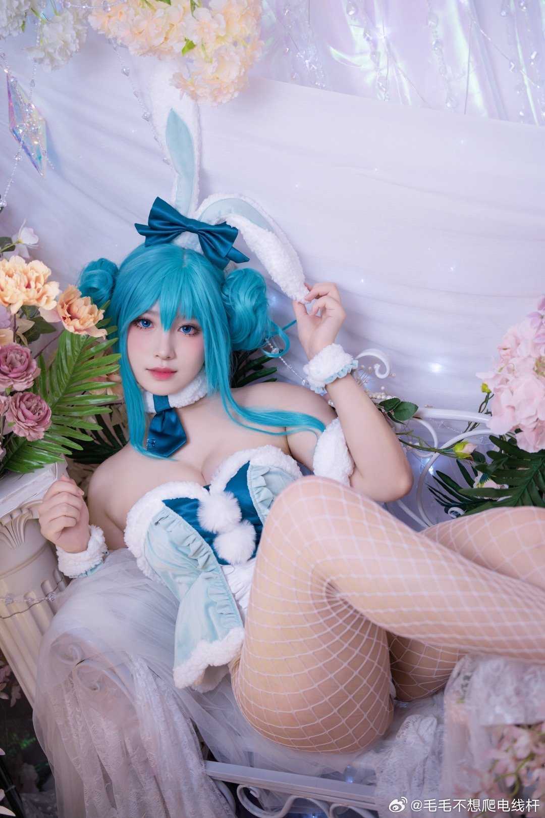 cosplayMIKU来看看初音兔兔吧！@毛毛不想爬电线杆