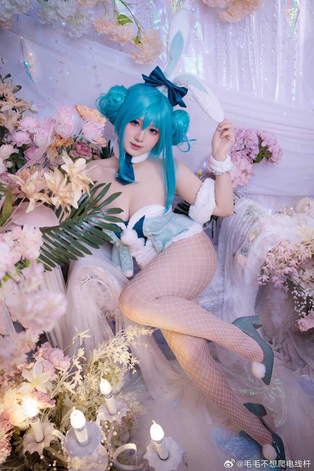 cosplayMIKU来看看初音兔兔吧！@毛毛不想爬电线杆