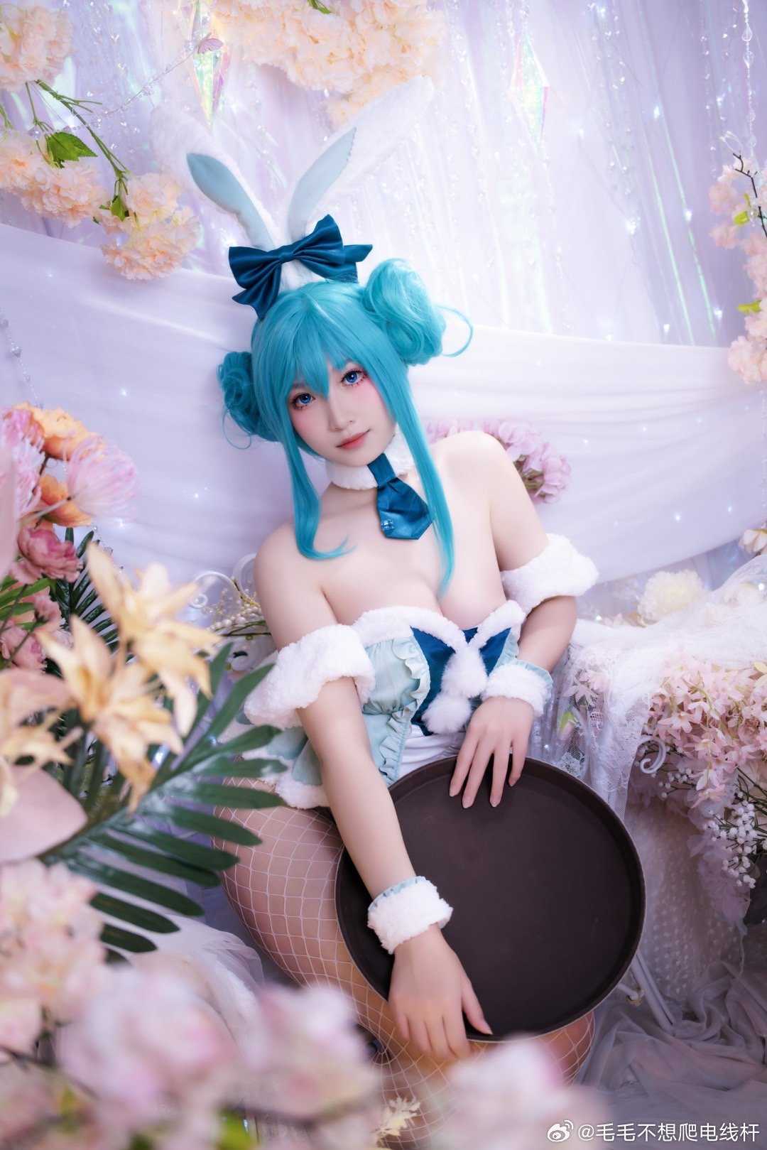 cosplayMIKU来看看初音兔兔吧！@毛毛不想爬电线杆