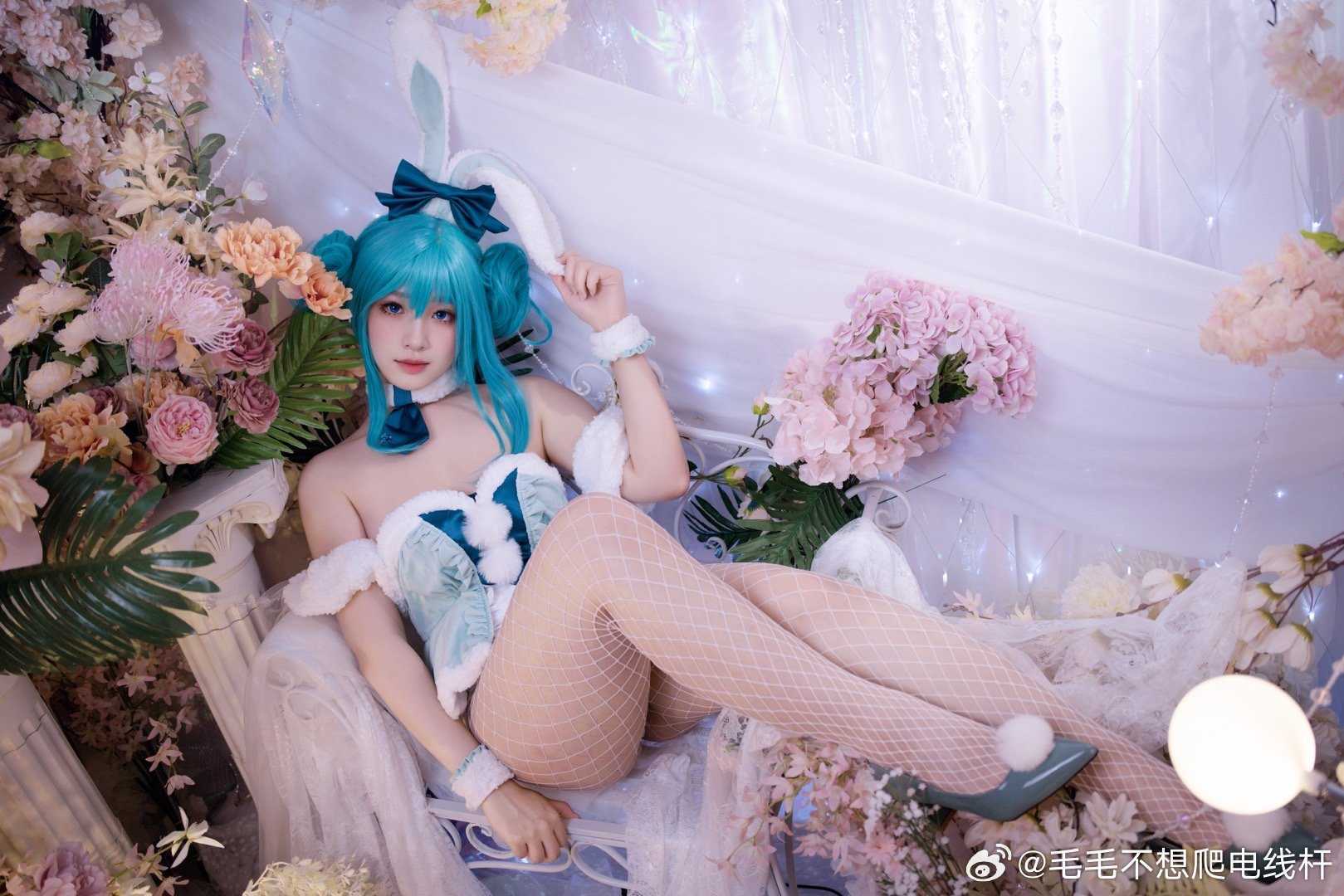 cosplayMIKU来看看初音兔兔吧！@毛毛不想爬电线杆